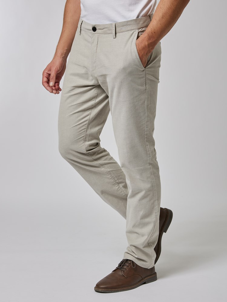 Bennett chinos 7506572_I5C-VESB-S24-Modell-Front_chn=vic_806.jpg_Front||Front