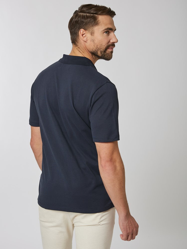 Lawrence polo t-skjorte 7506628_C27-MRCAPUCHIN-S24-Modell-Back_chn=vic_1287_Lawrence polo t-skjorte C27_Lawrence polo t-skjorte C27 7506628.jpg_Back||Back