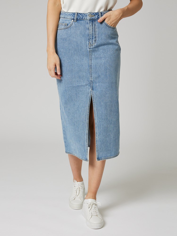 Estelle denimskjørt 7506660_DAB-DONNA-S24-Modell-Front_chn=vic_9787_Estelle denimskjørt DAB_Estelle denimskjørt DAB 7506660.jpg_Front||Front