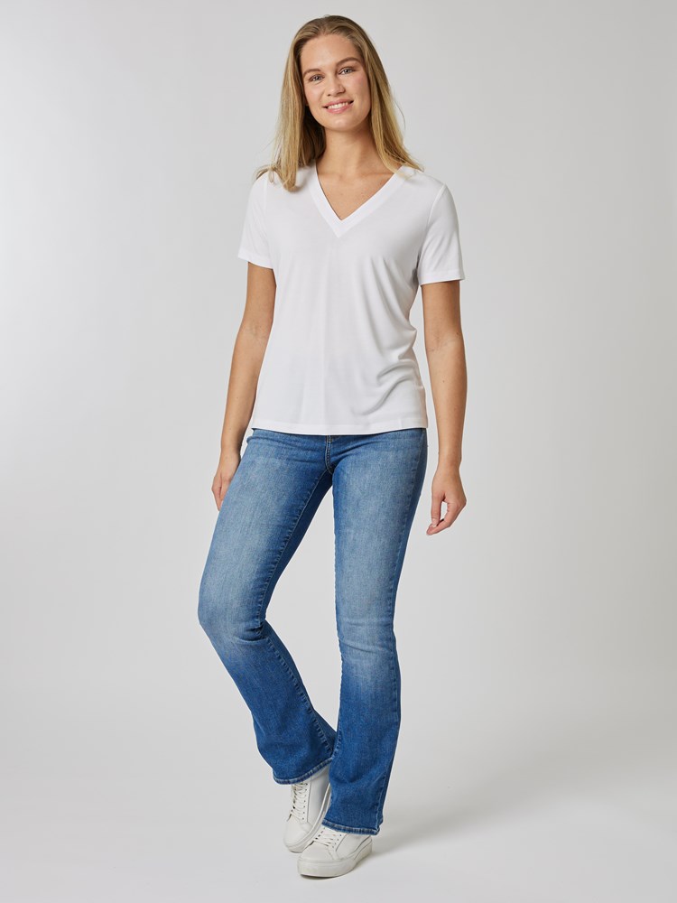 Andrea topp 7506678_O68-MELL-S24-Modell-Front_chn=vic_2476_Andrea topp O68.jpg_Front||Front