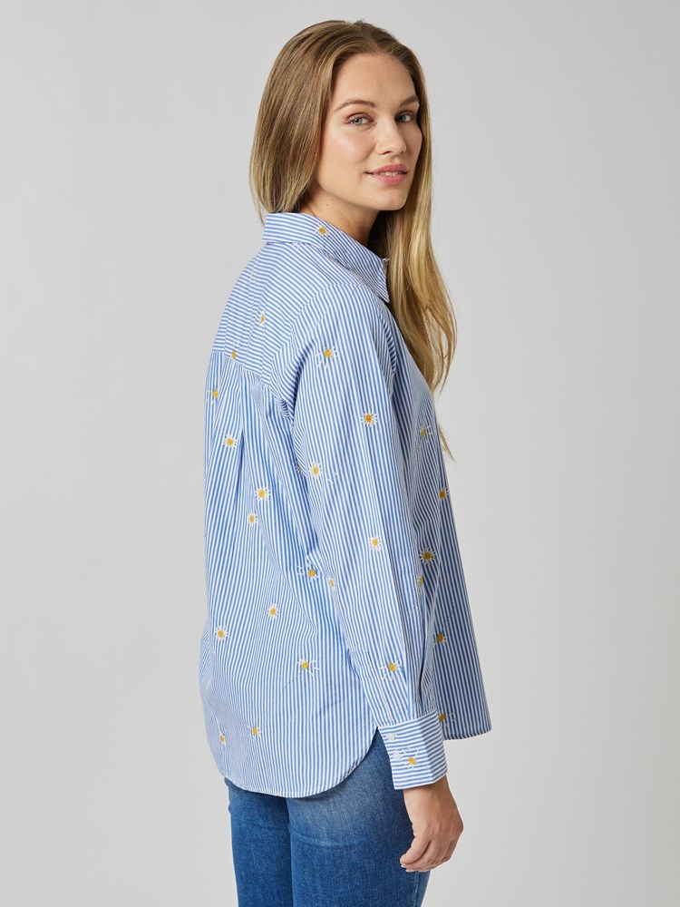 Sarah brodert skjorte 7506762_E8B-MELL-S24-Modell-Back_chn=vic_4660_Sarah brodert skjorte E8B_Sarah brodert skjorte E8B 7506762.jpg_Back||Back