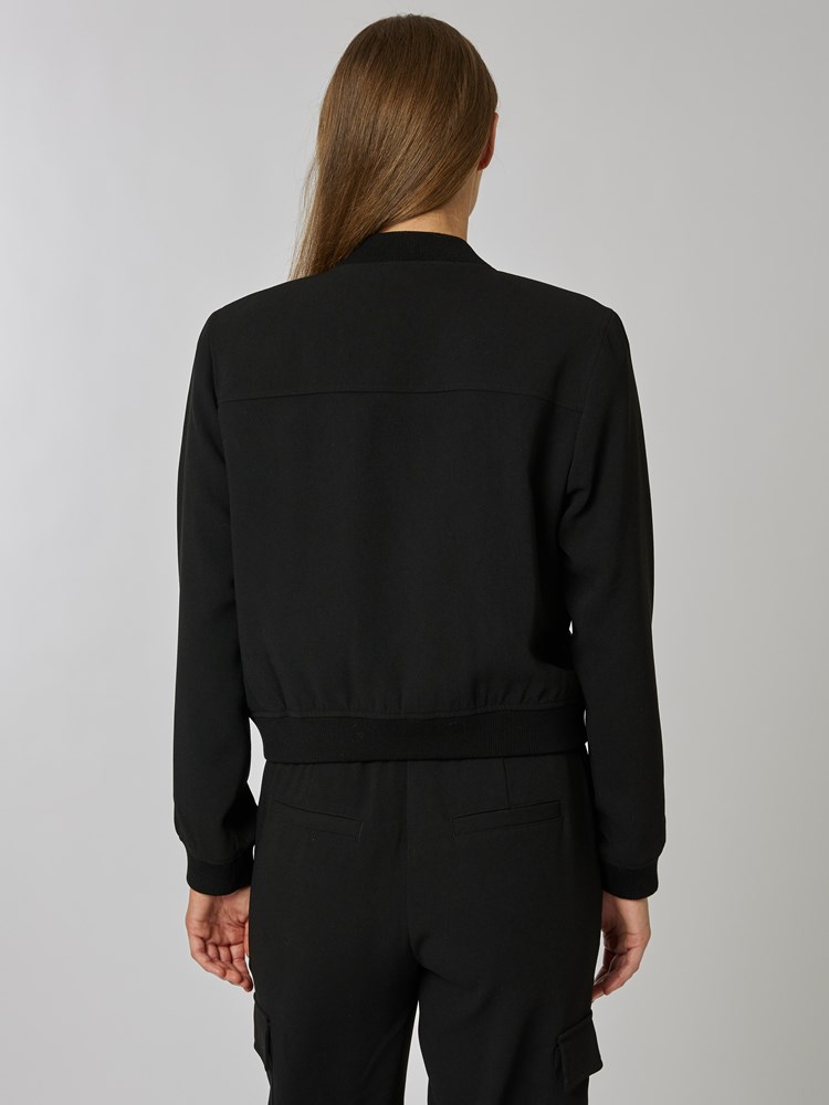 Meg jakke 7506770_CAB-BLU-S24-Modell-Back_chn=vic_8559_Meg jakke CAB_7506770 CAB_Meg jakke CAB 7506770.jpg_Back||Back