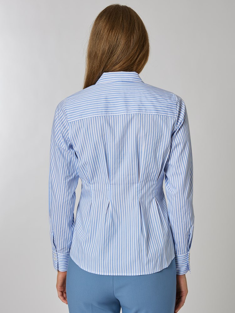 Sutton skjorte 7506815_R62-BLU-S24-Modell-Back_chn=vic_9049_Sutton skjorte R62.jpg_Back||Back