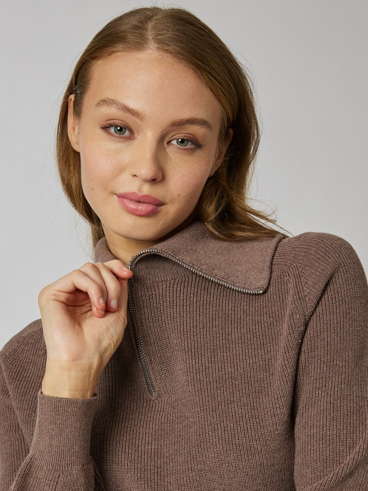 Ollie zip genser 7506838_AHH-BLU-S24-details_chn=vic_4233_Ollie zip genser AHH_Ollie zip genser AHH 7506838.jpg_