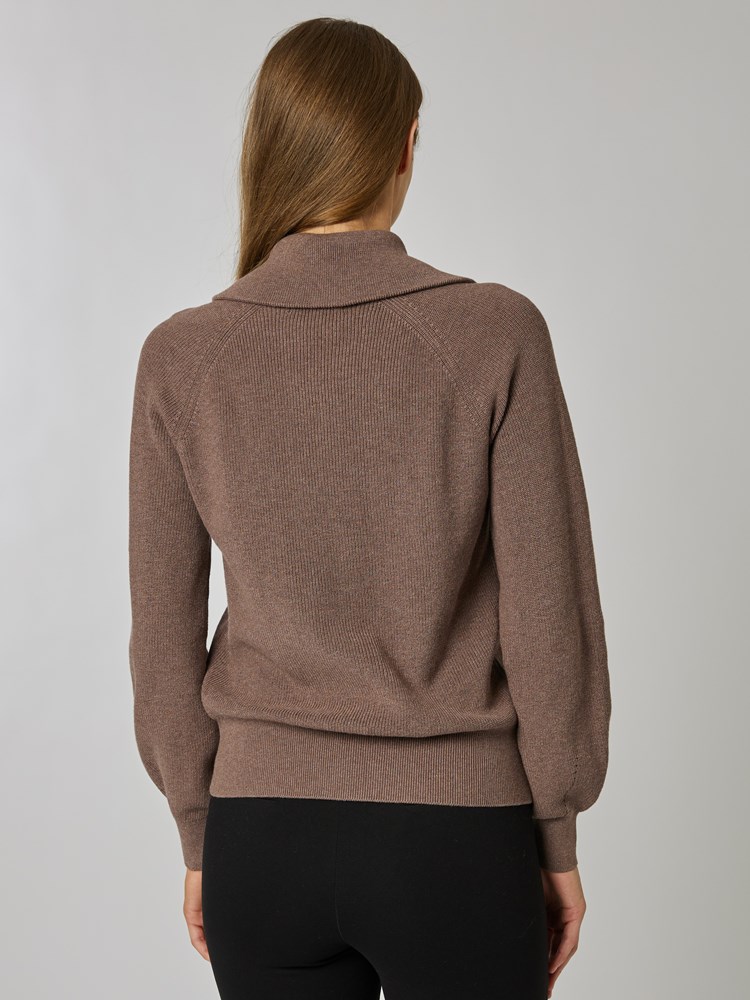 Ollie zip genser 7506838_AHH-BLU-S24-Modell-Back_chn=vic_1568_Ollie zip genser AHH_Ollie zip genser AHH 7506838.jpg_Back||Back
