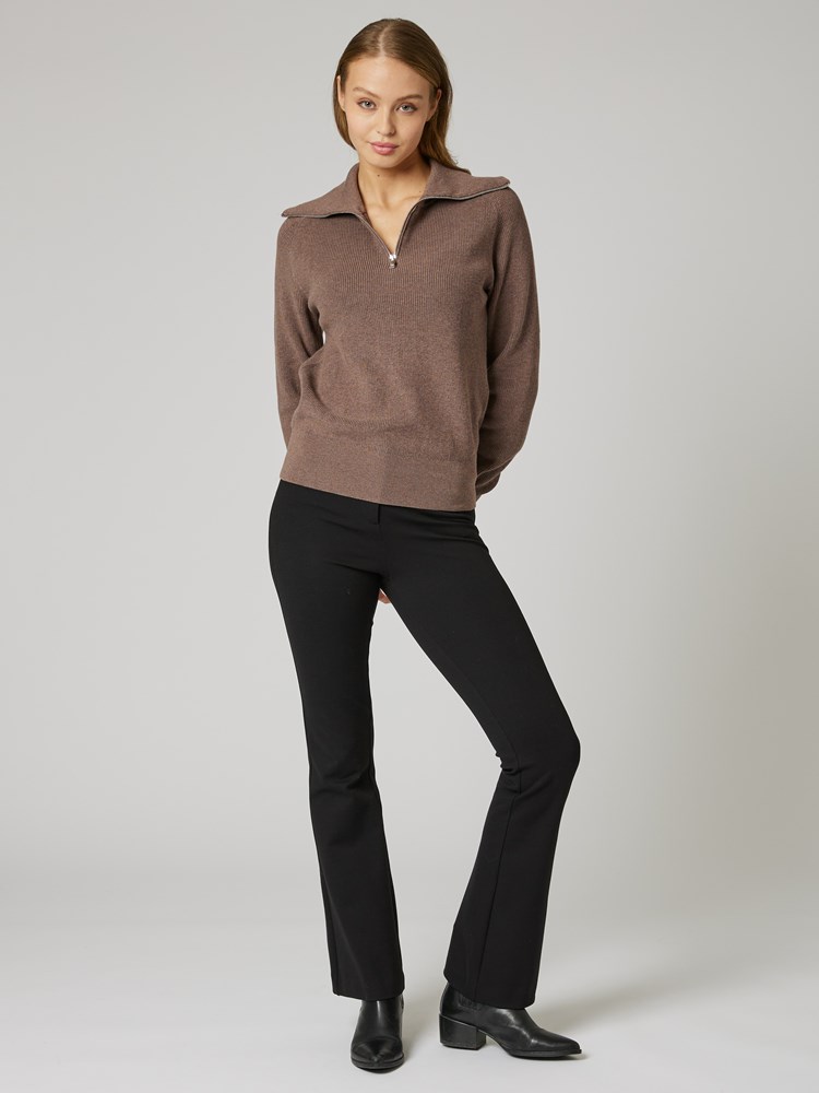 Ollie zip genser 7506838_AHH-BLU-S24-Modell-Front_chn=vic_122_Ollie zip genser AHH_Ollie zip genser AHH 7506838.jpg_Front||Front
