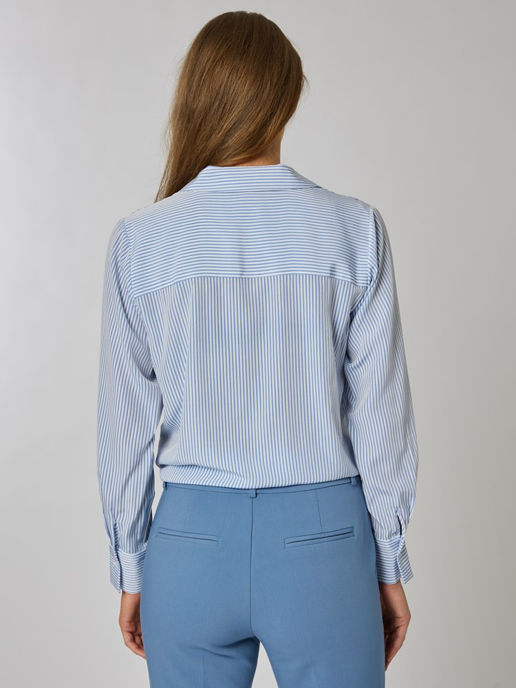 Brennan bluse 7506922_R62-BLU-S24-Modell-Back_chn=vic_690_Brennan bluse R62_Brennan bluse R62 7506922.jpg_Back||Back