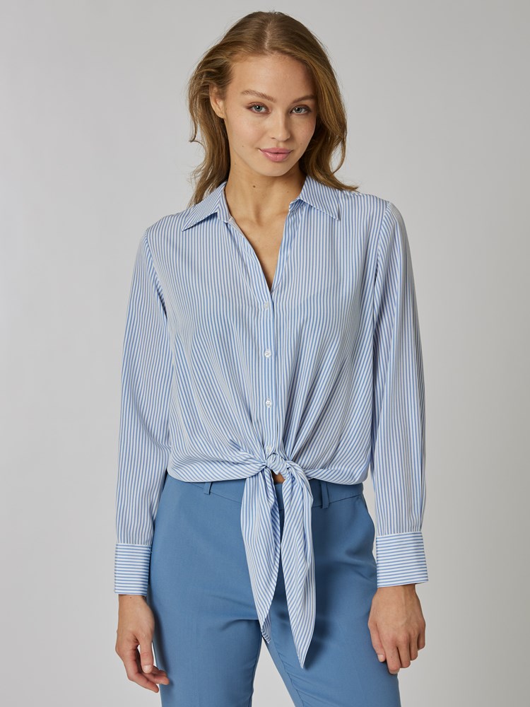 Brennan bluse 7506922_R62-BLU-S24-Modell-Front_chn=vic_4726_Brennan bluse R62_Brennan bluse R62 7506922.jpg_Front||Front