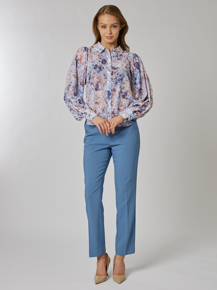 Rowan bluse 7507054_EOZ-BLU-S24-Modell-Front_chn=vic_8931_Rowan bluse EOZ_Rowan bluse EOZ 7507054.jpg_Front||Front