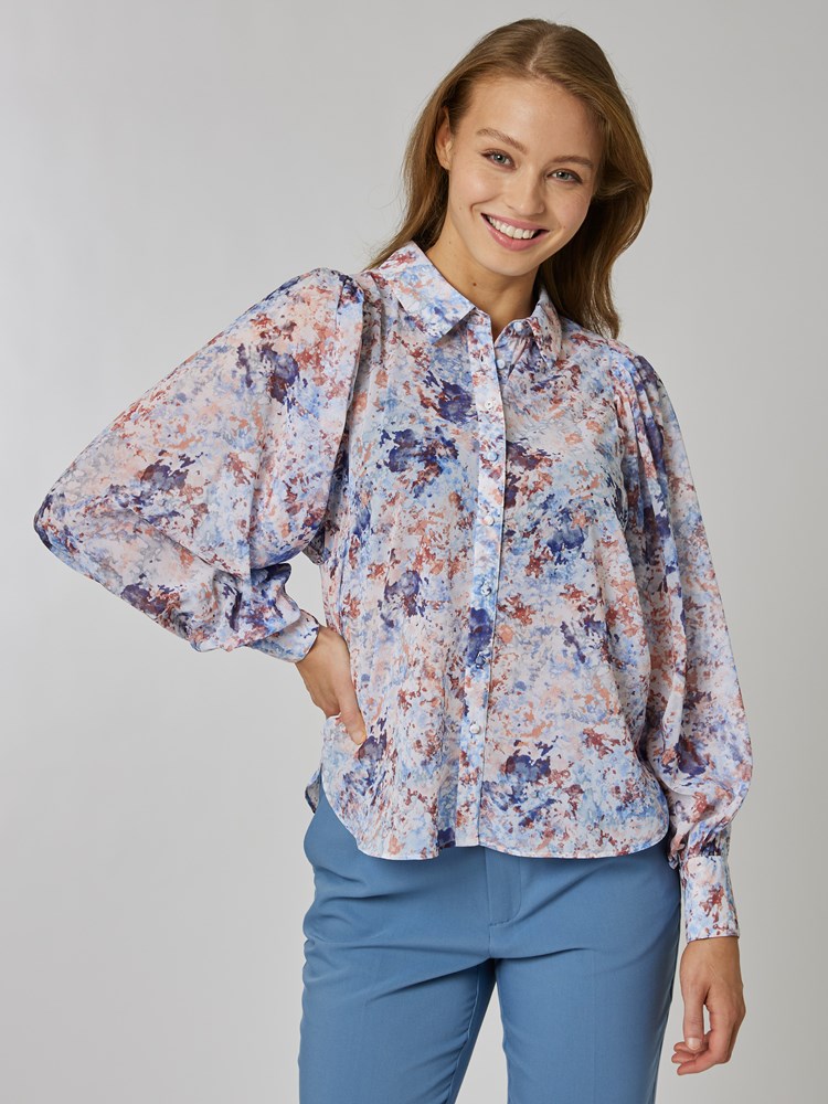 Rowan bluse 7507054_EOZ-BLU-S24-Modell-Left_chn=vic_2826_Rowan bluse EOZ_Rowan bluse EOZ 7507054.jpg_Left||Left