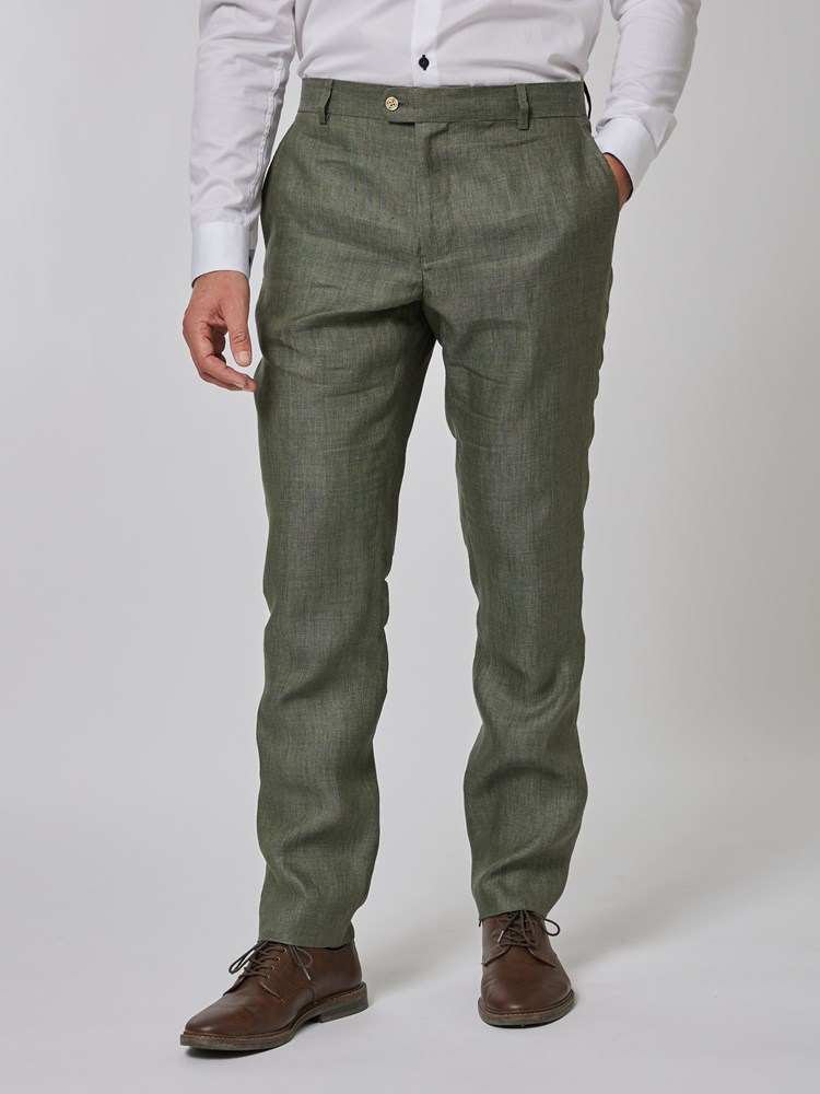 Roswell linbukse 7507060_I6U-VESB-S24-Modell-Front_chn=vic_5654_Roswell linbukse I6U 7507060.jpg_Front||Front
