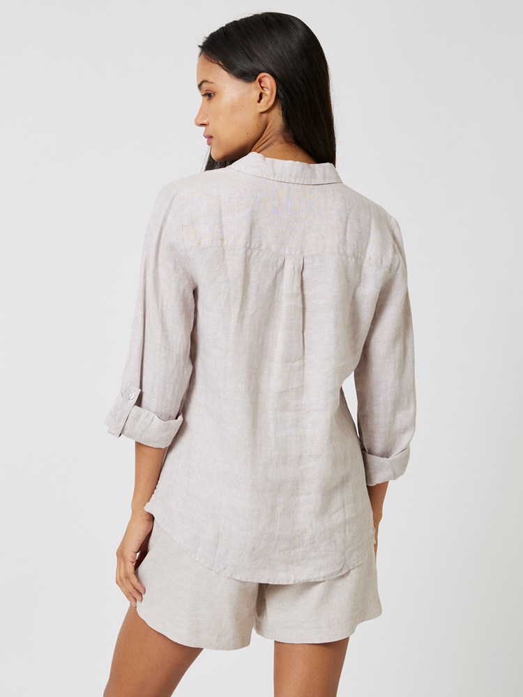 Louise linskjorte 7507315_I2M-MELL-H24-Modell-Back_chn=vic_164_Louise linskjorte I2M 7507315.jpg_Back||Back