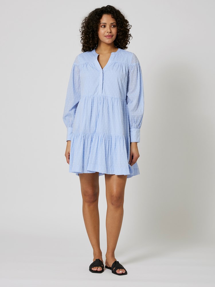 Esme kjole 7507400_R85-MELL-H24-Modell-Front_chn=vic_6297_Esme kjole R85_Esme kjole R85 7507400.jpg_Front||Front