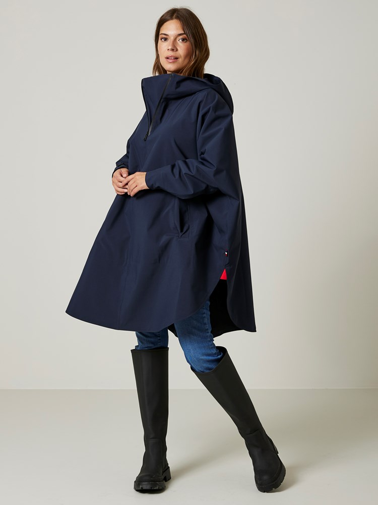Candra regnponcho 7507409_EM6_Jean Paul_Candra Poncho_S24 (2)_Candra regnponcho EM6_Candra regnponcho EM6 7506027.jpg_