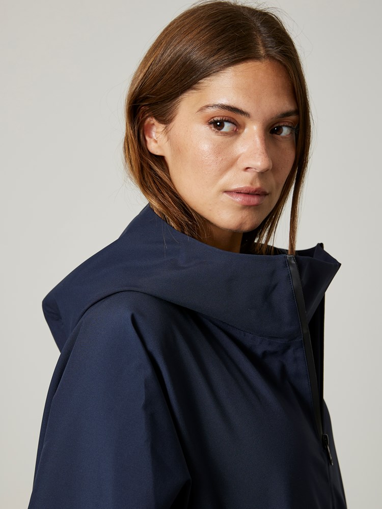 Candra regnponcho 7507409_EM6_Jean Paul_Candra Poncho_S24 (7)_7506027 EM6_Candra regnponcho EM6_Candra regnponcho EM6 7506027.jpg_