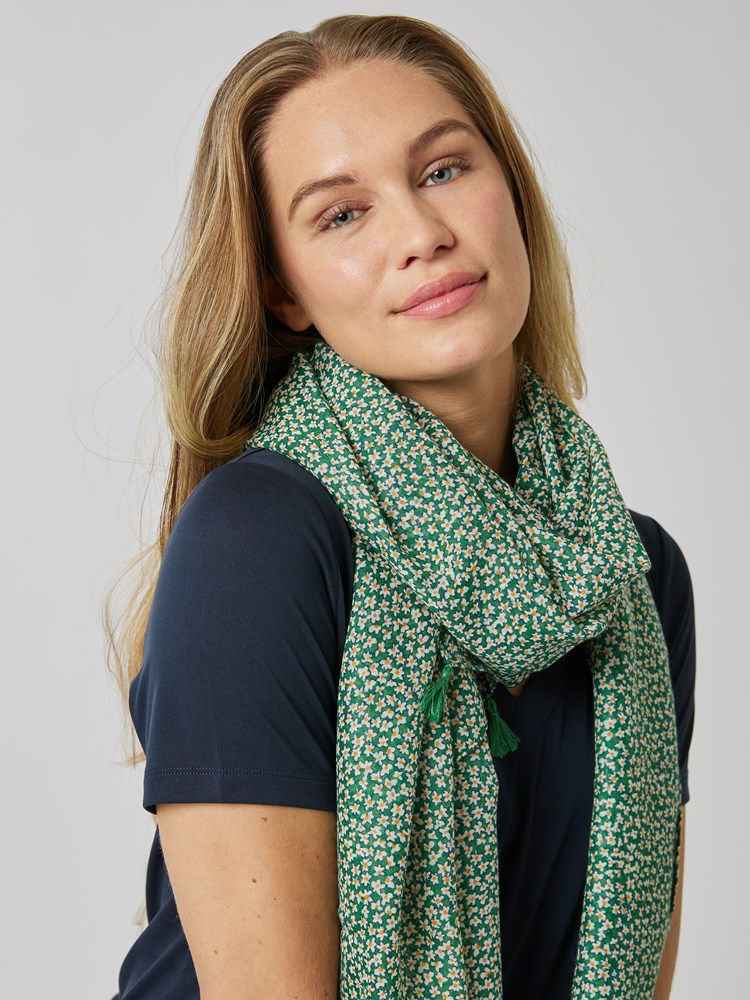 Elisa skjerf 7507461_GJO-MELL-S24-Modell-Front_chn=vic_691_Elisa skjerf GJO_Elisa skjerf GJO 7507461.jpg_Front||Front