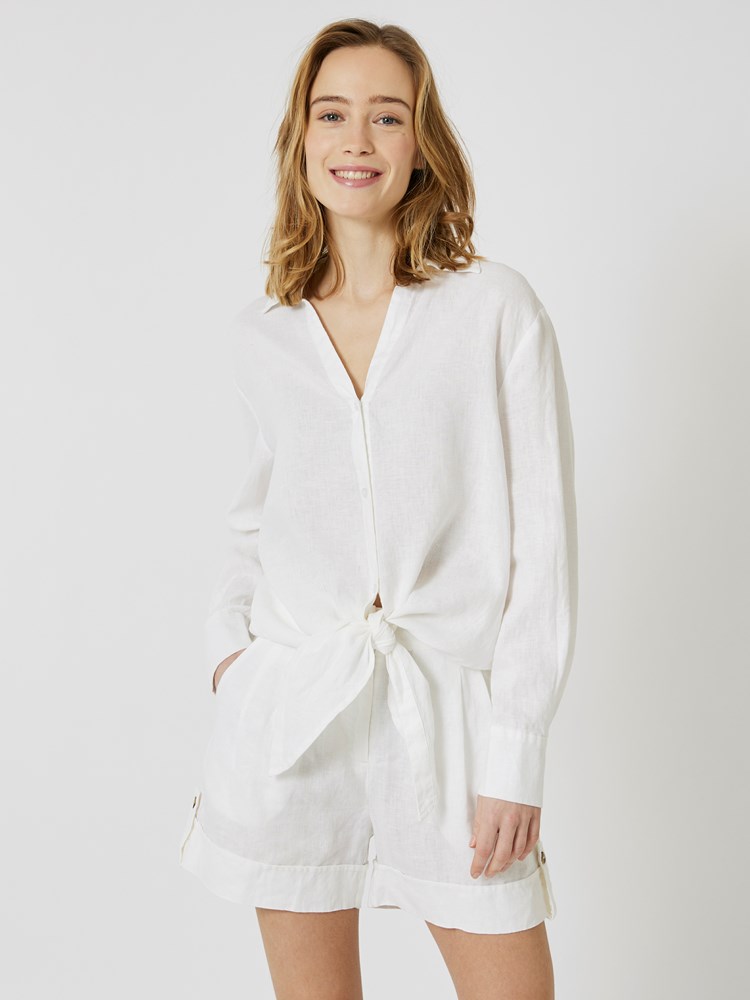 Lulu linskjorte 7507466_O68-BLU-H24-Modell-Front_chn=vic_1530_Lulu linskjorte O68_Lulu linskjorte O68 7507466.jpg_Front