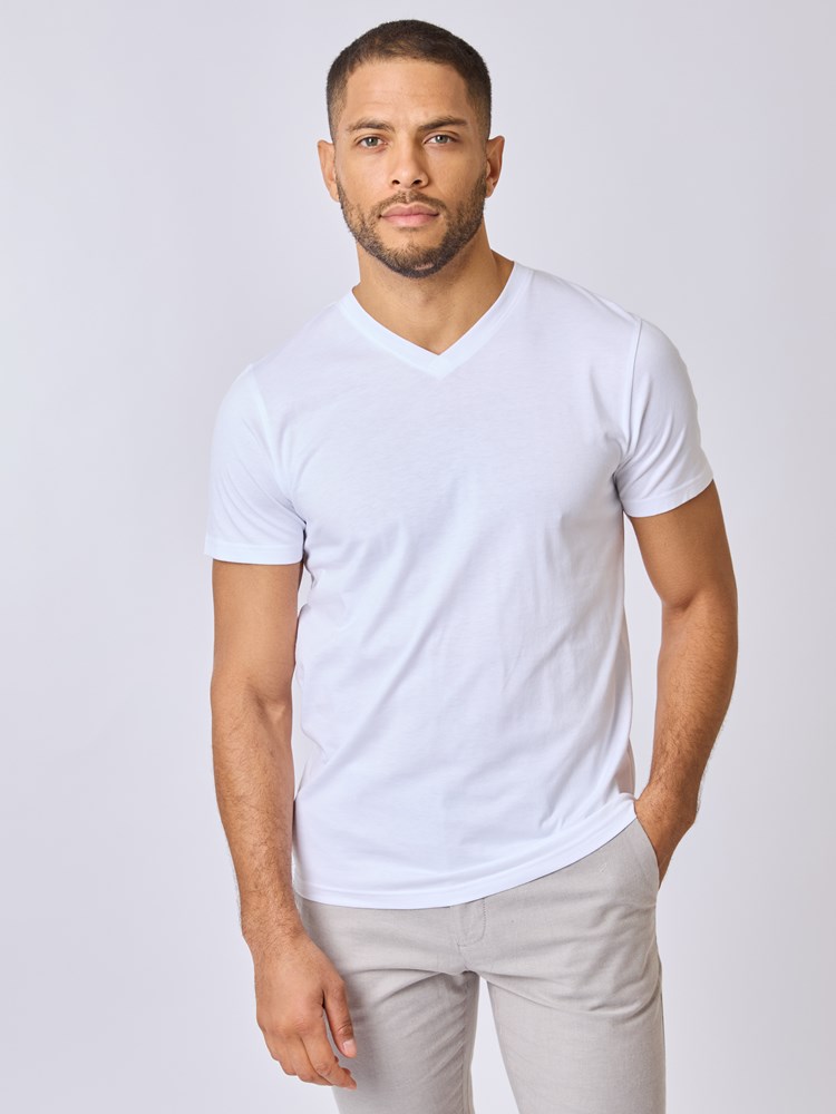 Ryan v-hals t-skjorte 7507600_O68-VESB-NOS-Modell-Front_chn=vic_9839_Ryan v-hals t-skjorte O68_Ryan v-hals t-skjorte O68 7507600.jpg_Front
