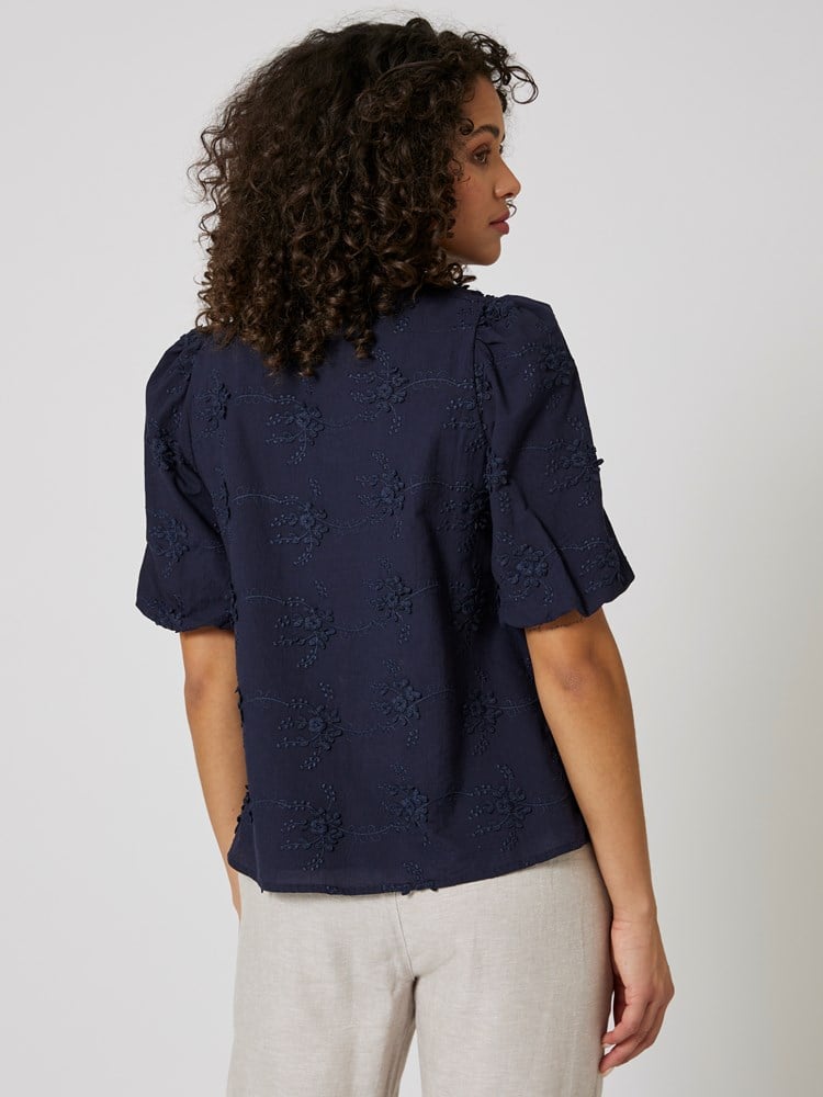 Blossom bluse 7507747_EM6-MELL-H24-Modell-Back_chn=vic_9307_Blossom bluse EM6 7507747.jpg_Back||Back