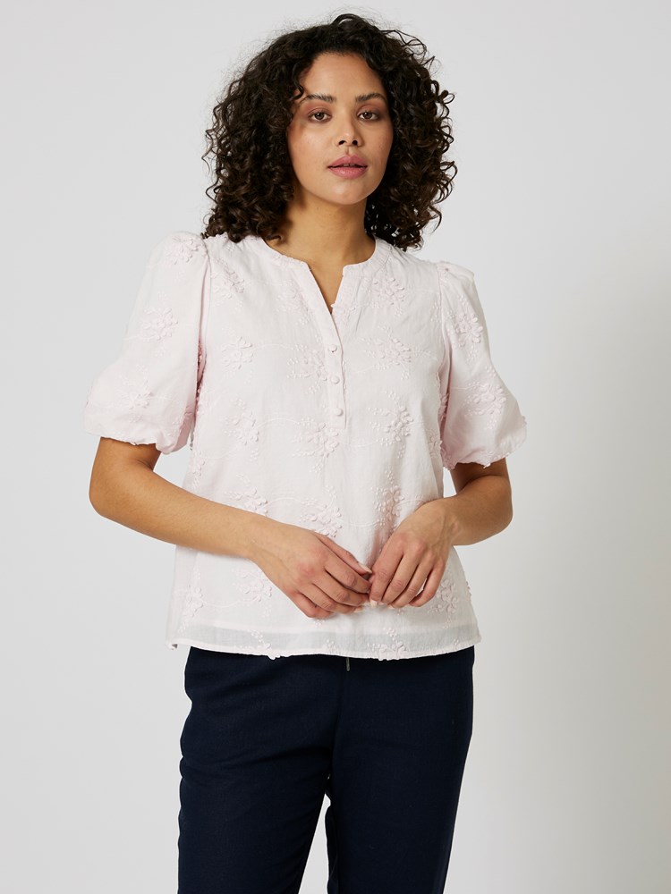 Blossom bluse 7507747_MGV-MELL-H24-Modell-Front_chn=vic_6535_Blossom bluse MGV_Blossom bluse MGV 7507747.jpg_Front||Front