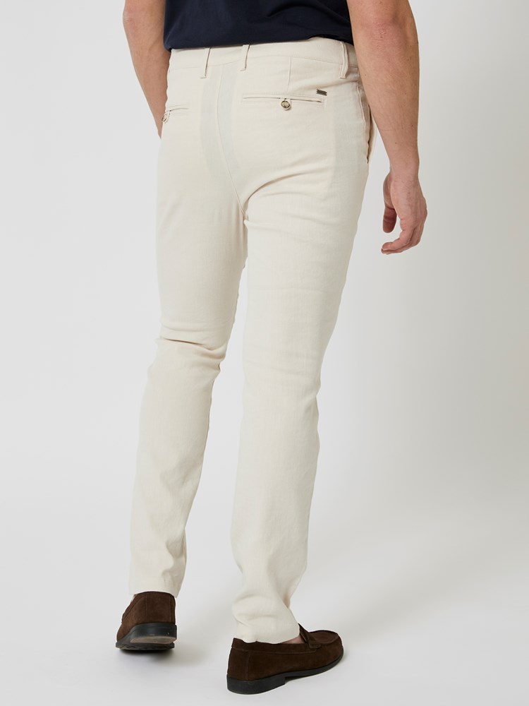 Carl chinos 7508149_I2V-VESB-H24-Modell-Back_chn=vic_8882_Carl chinos I2V 7508149.jpg_Back||Back