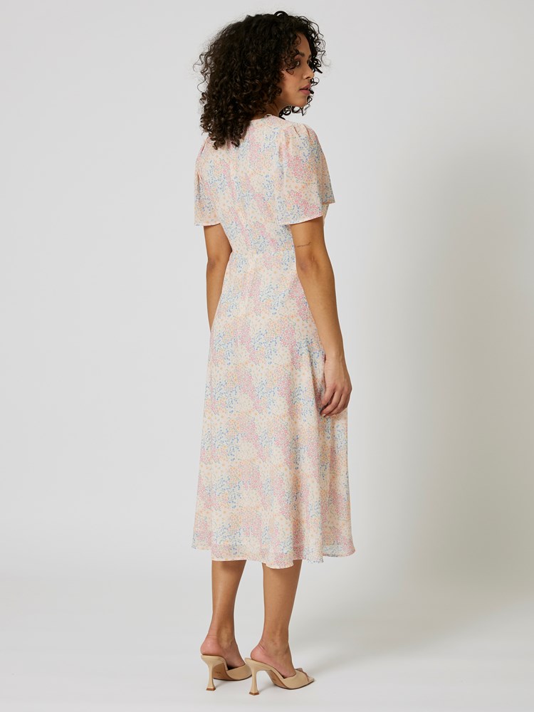 Holly kjole 7508157_MGO-MELL-H24-Modell-Back_chn=vic_8440_Holly kjole MGO_Holly kjole MGO 7508157.jpg_Back||Back