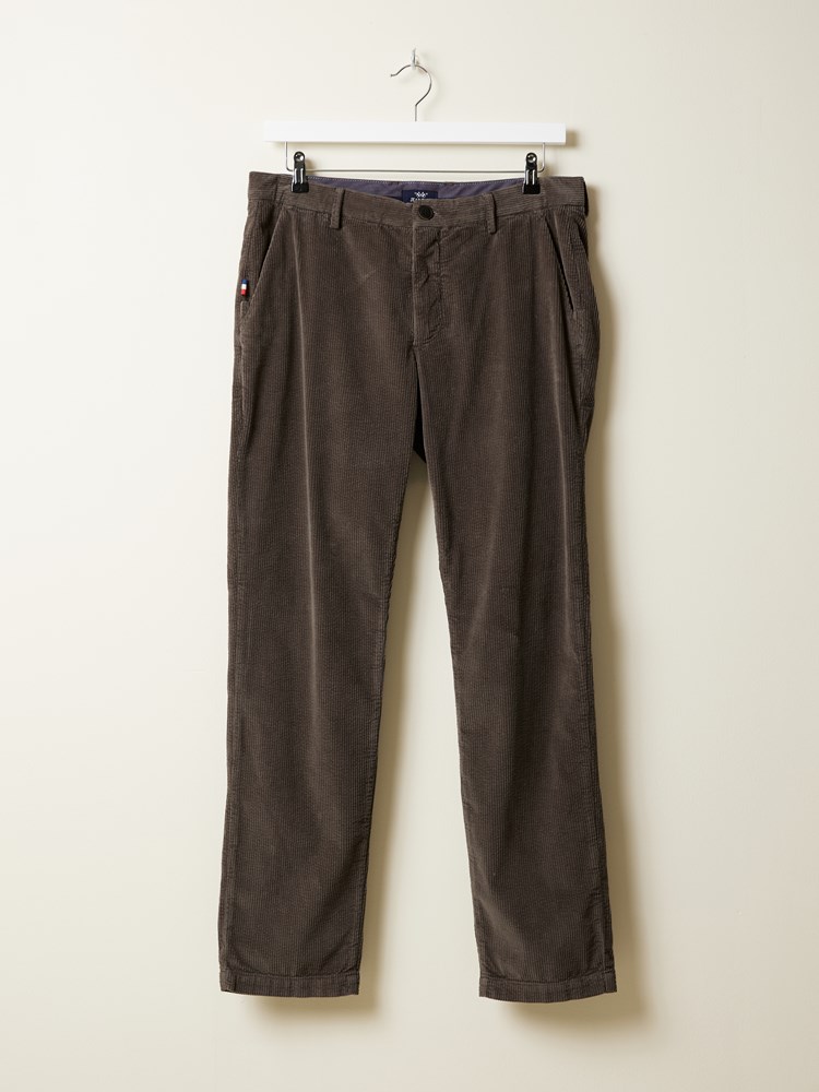 Liam cord chino 7508286_APR-JEANPAUL-A24-Front_6858_Liam cord chino APR_Liam cord chino APR 7508286.jpg_Front||Front