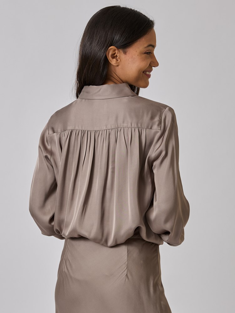 Georgie skjorte 7508383_AGP-BLU-A24-Modell-Back_chn=vic_3147_Georgie skjorte AGP_Georgie skjorte AGP 7508383.jpg_Back||Back