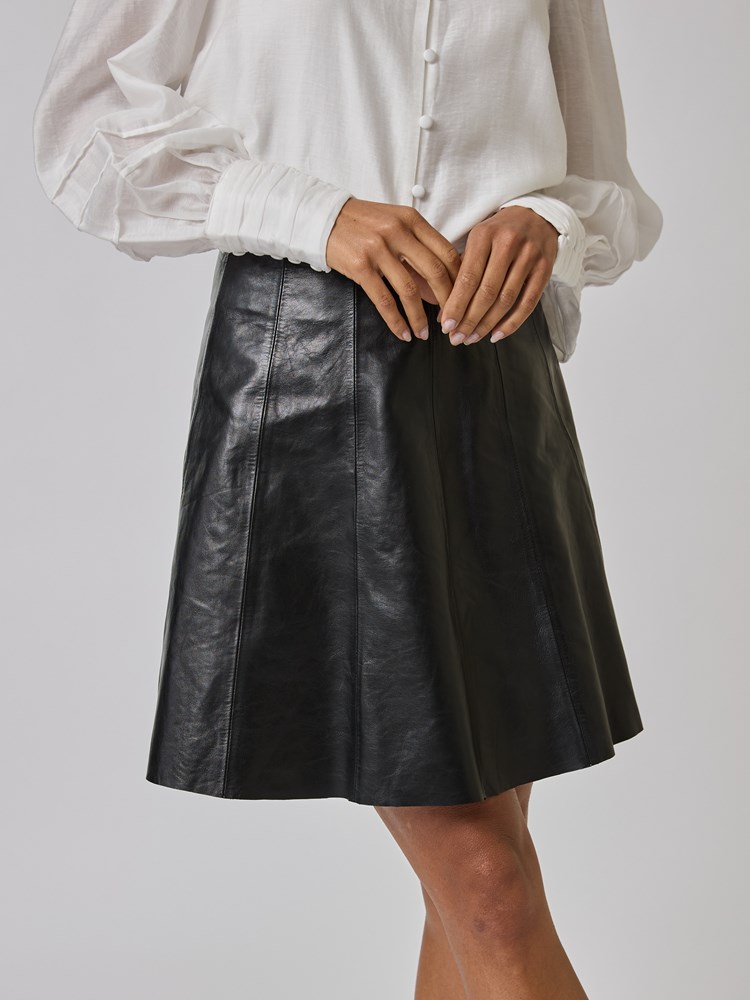 Lara skinnskjørt 7508407_CAB-BLU-A24-details_chn=vic_682_Lara skinnskjørt CAB_Lara skinnskjørt CAB 7508407.jpg_