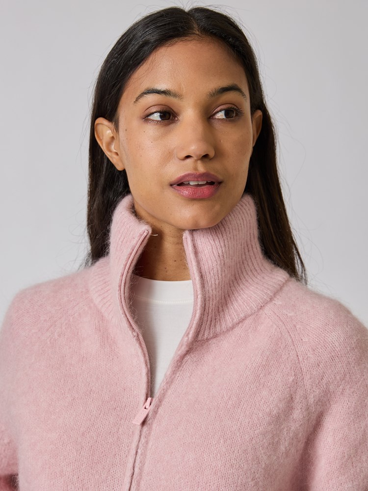 Carmela cardigan 7508419_MLG-DONNA-A24-details_chn=vic_3005_Carmela cardigan MLG_Carmela cardigan MLG 7508419.jpg_