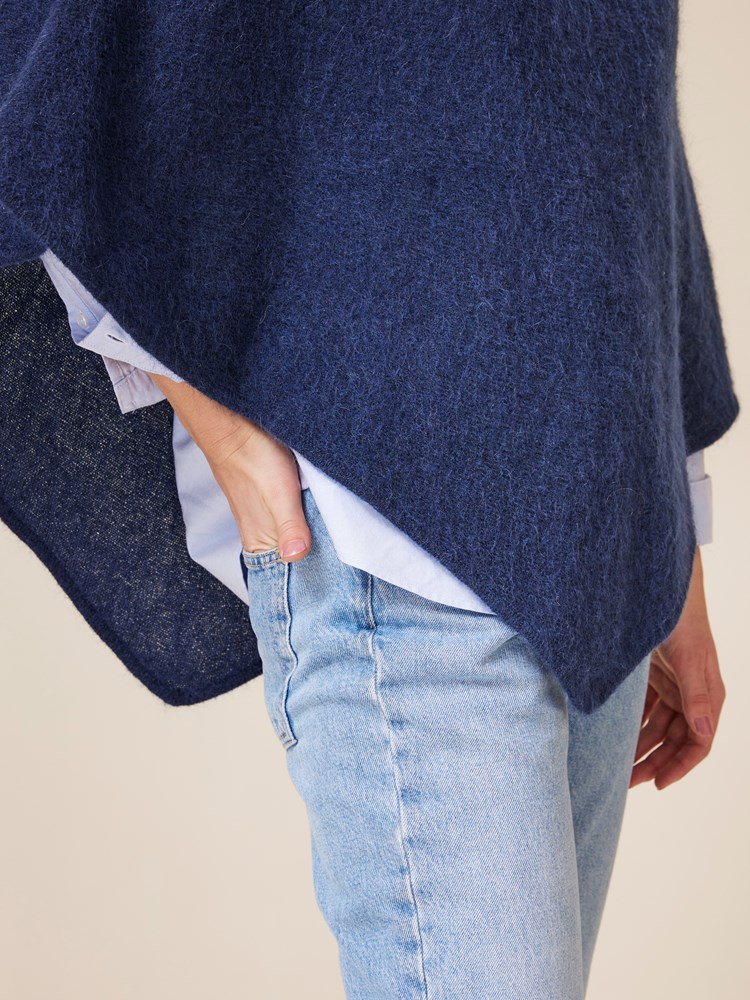 Lone poncho 7508490_EGV-JEANPAUL-A24-Front_2802_Lone poncho_Lone poncho EGV_Lone poncho EGV 7508490.jpg_Front||Front