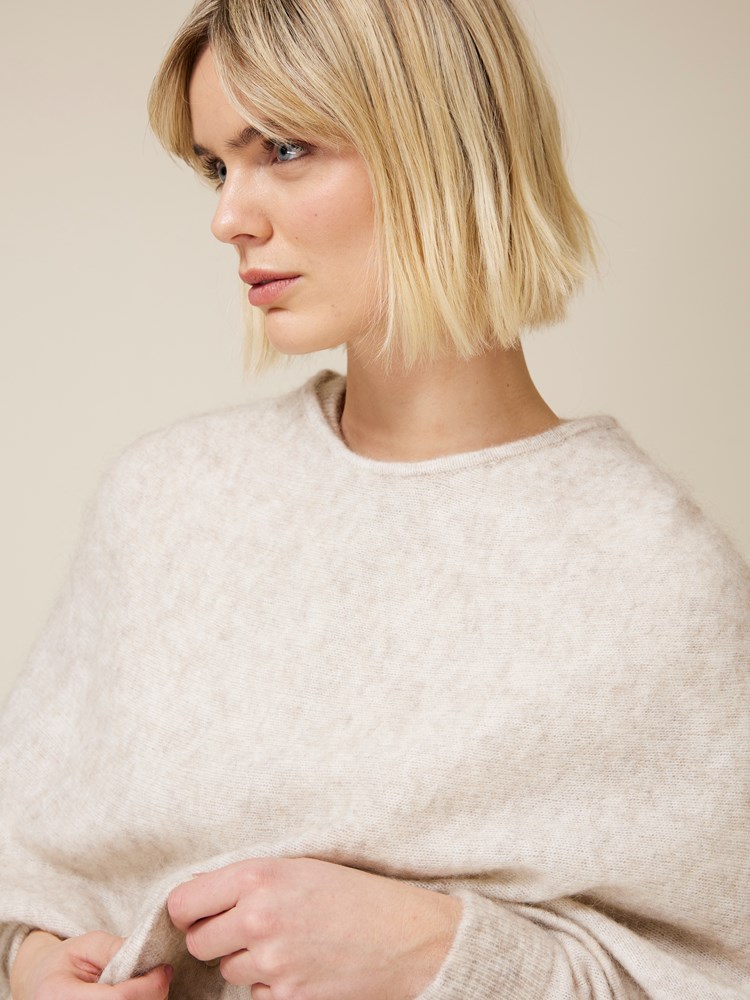 Lone poncho 7508490_I4C_Jean Paul_Lone Poncho_A24 (1)_Lone poncho I4C_Lone poncho I4C 7508490.jpg_