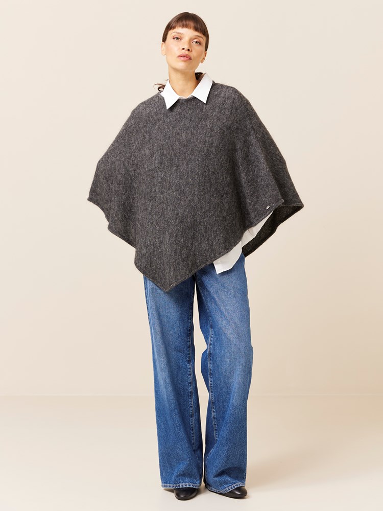 Lone poncho 7508490_I7C-JEANPAUL-A24-Front_6627_Lone poncho_Lone poncho I7C_Lone poncho I7C 7508490.jpg_Front||Front