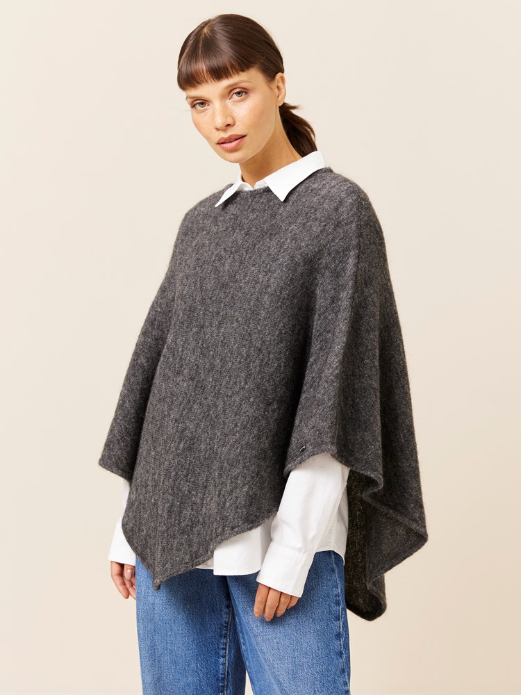 Lone poncho 7508490_I7C-JEANPAUL-A24-Front_9767_Lone poncho_Lone poncho I7C_Lone poncho I7C 7508490.jpg_Front||Front