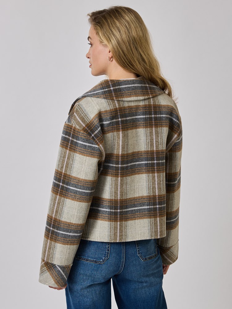 Bess jakke 7508533_I2M-MELL-A24-Modell-Back_chn=vic_2164_Bess jakke I2M_Bess jakke I2M 7508533.jpg_Back||Back