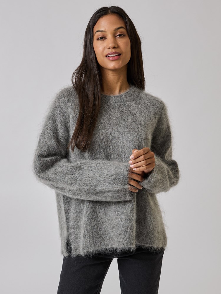 Elyse genser 7508535_IEB-DONNA-A24-Modell-Front_chn=vic_5557_Elyse genser IEB 7508535.jpg_Front||Front