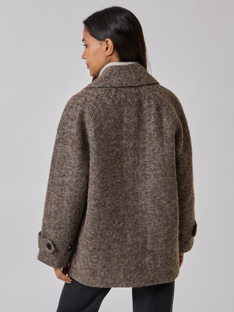 Cornelia jakke 7508537_I6D-DONNA-A24-Modell-Back_chn=vic_7272_Cornelia jakke I6D_Cornelia jakke I6D 7508537.jpg_Back||Back