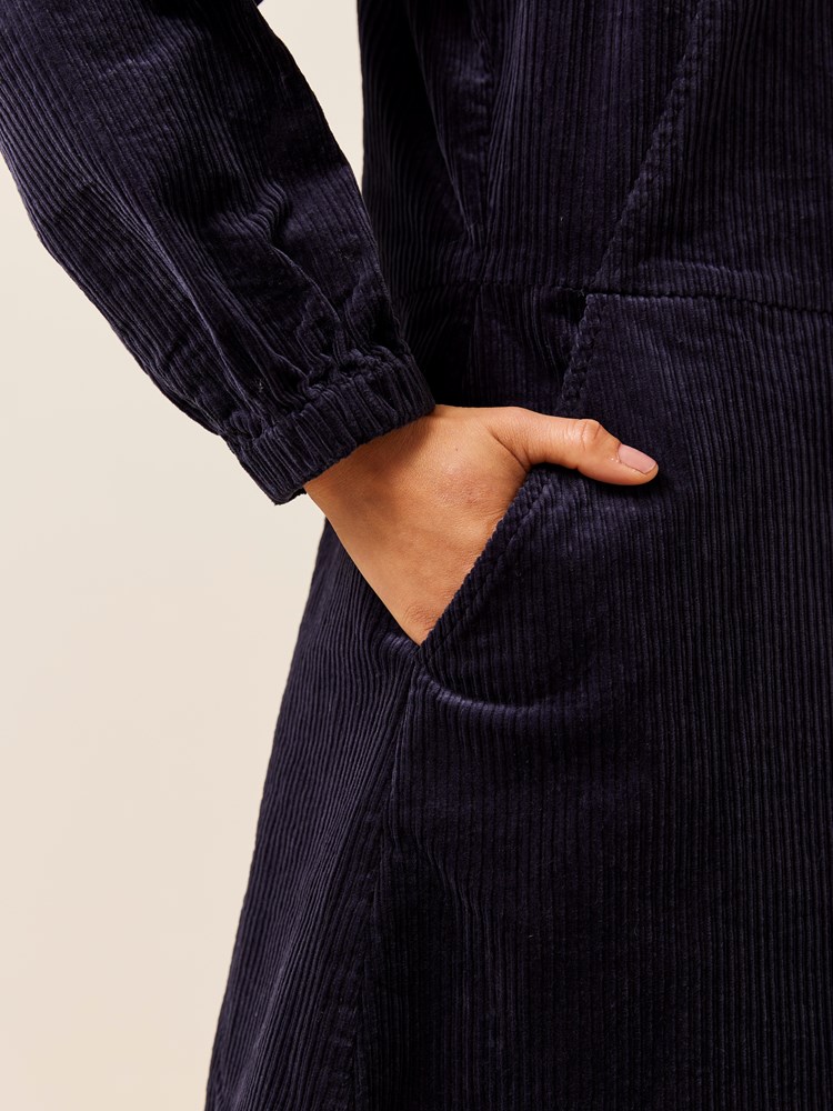 Lyana cordkjole 7508557_EM6_Jean Paul_Lyana Cord Kjole_A24 (3)_Lyana cordkjole EM6_Lyana cordkjole EM6 7508557.jpg_