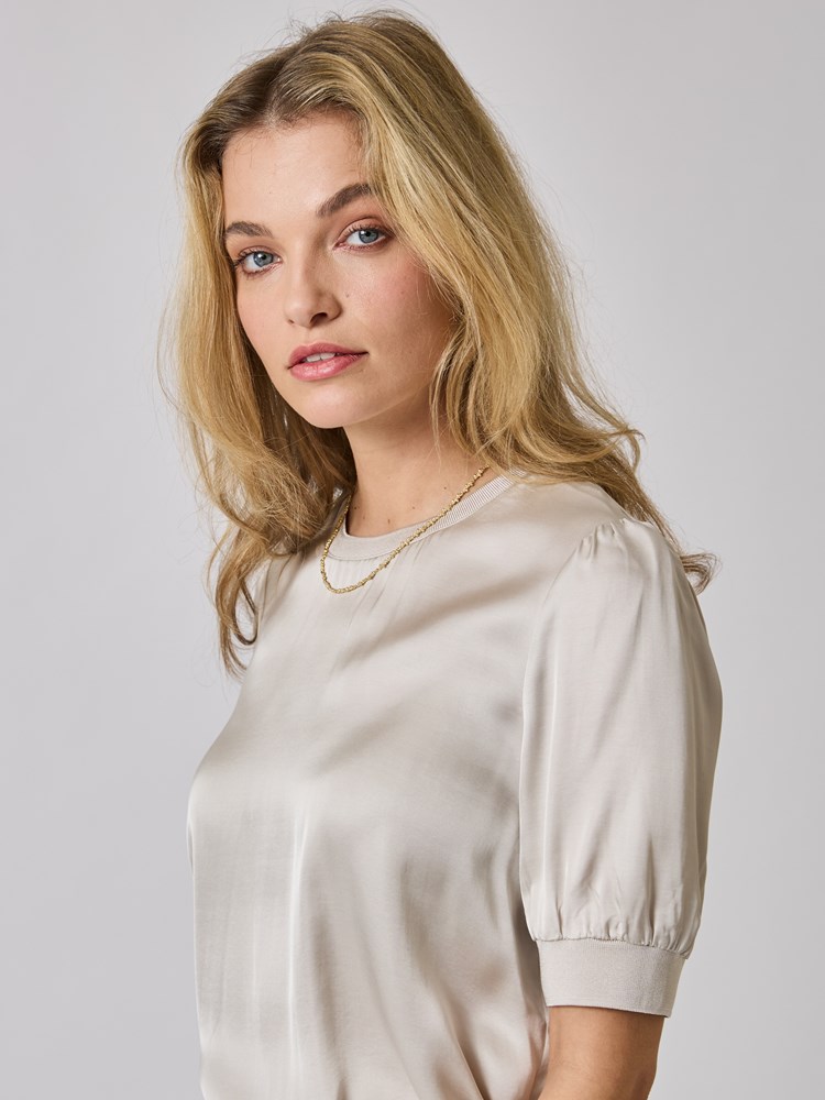 Kimmy topp 7508720_I2Z-MELL-A24-details_chn=vic_2214_Kimmy topp I2Z_Kimmy topp I2Z 7508720.jpg_