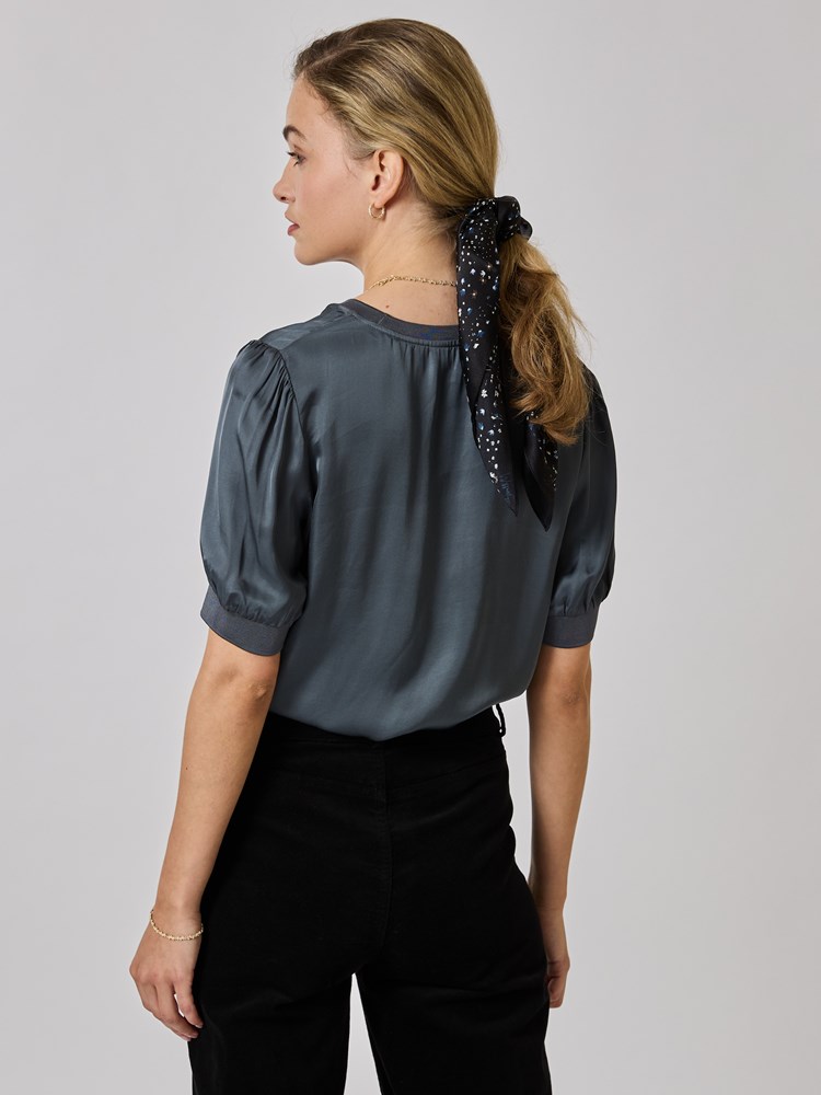 Kimmy topp 7508720_IGI-MELL-A24-Modell-Back_chn=vic_5888_Kimmy topp IGI_Kimmy topp IGI 7508720.jpg_Back||Back