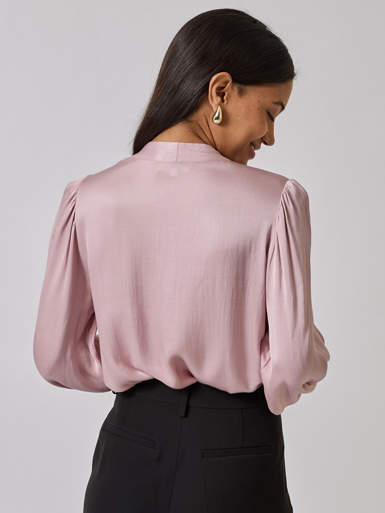 Samsaya satengbluse 7508721_MJL-BLU-A24-Modell-Back_chn=vic_1872_Samsaya satengbluse MJL_Samsaya satengbluse MJL 7508721.jpg_Back||Back