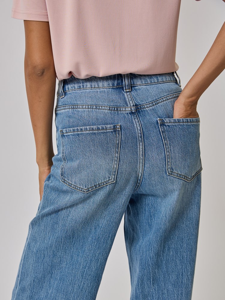 Estelle wide jeans 7508732_D06-DONNA-A24-details_chn=vic_1425_Estelle wide jeans D06_Estelle wide jeans D06 7508732.jpg_