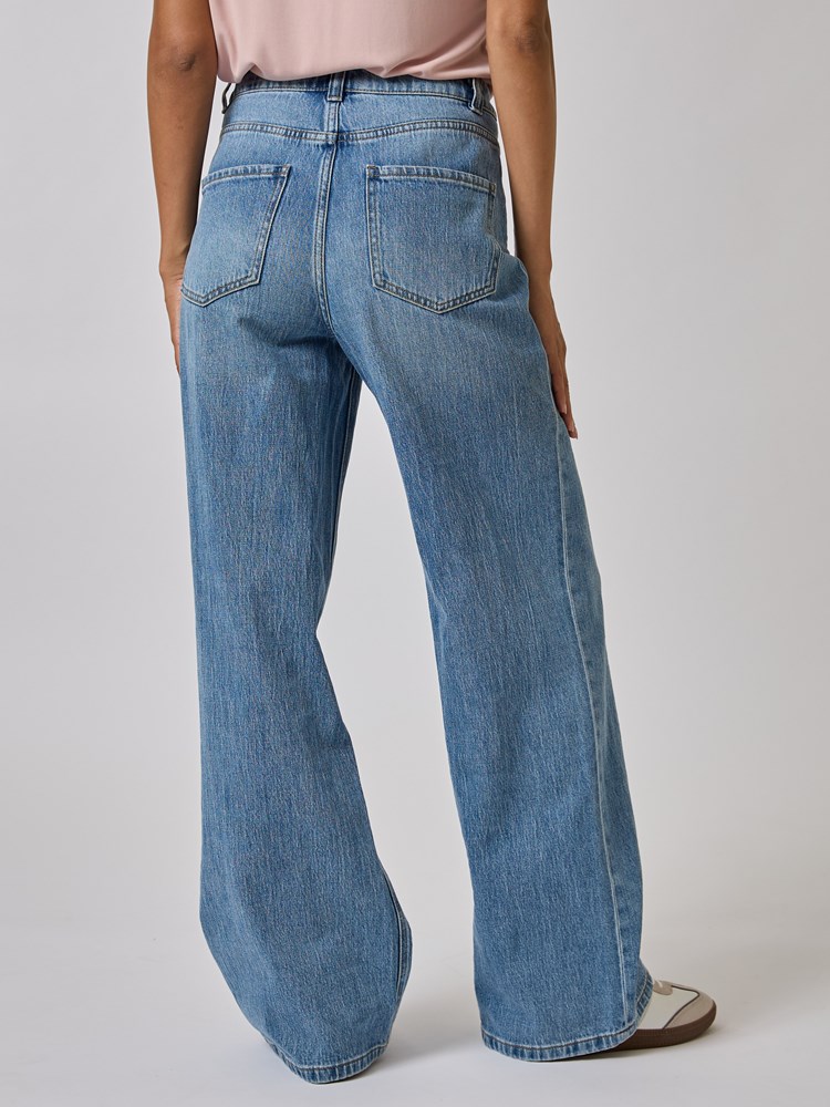 Estelle wide jeans 7508732_D06-DONNA-A24-Modell-Back_chn=vic_8946_Estelle wide jeans D06_Estelle wide jeans D06 7508732.jpg_Back||Back