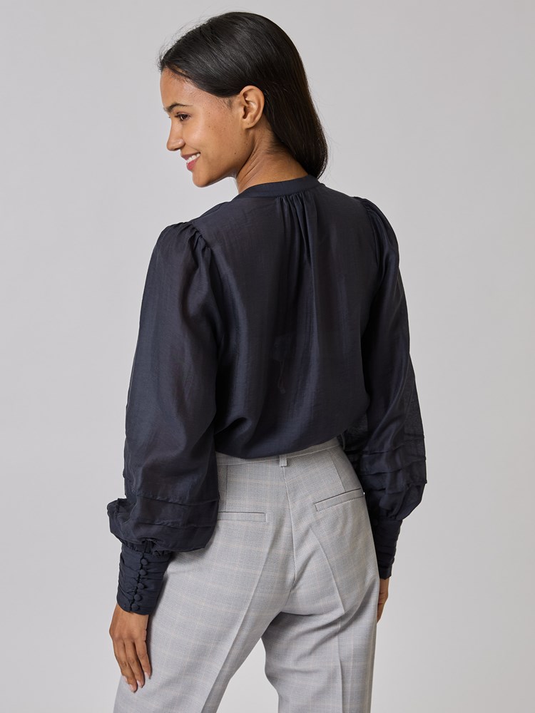 Angelica bluse 7508759_EM1-BLU-A24-Modell-Back_chn=vic_4058_Angelica bluse EM1_Angelica bluse EM1 7508759.jpg_Back||Back