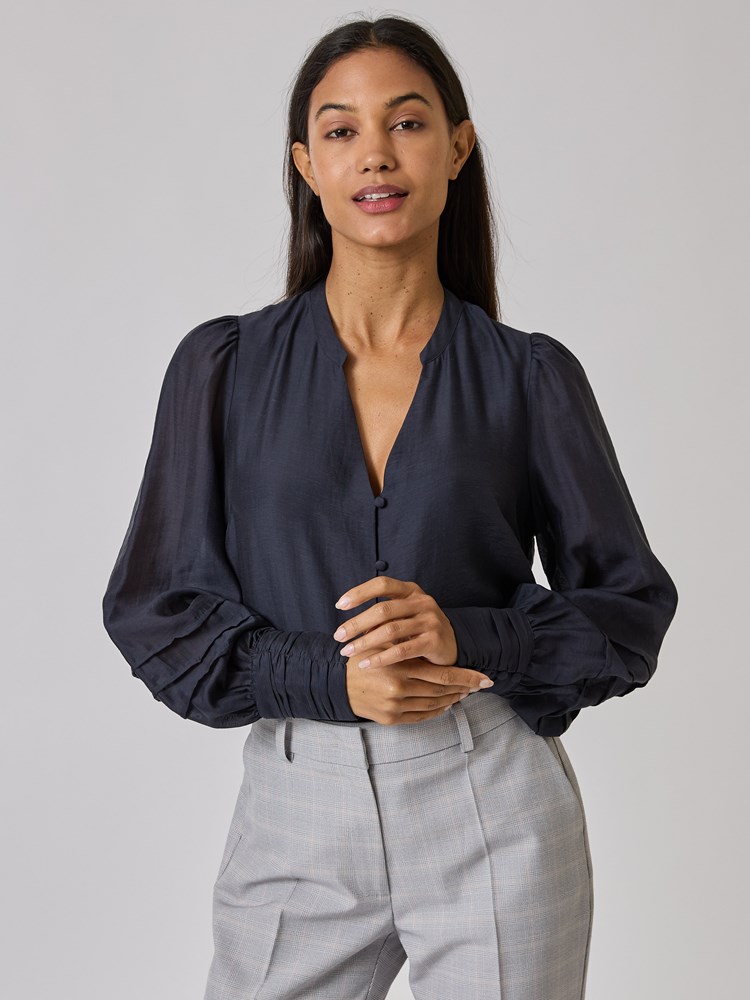 Angelica bluse 7508759_EM1-BLU-A24-Modell-Front_chn=vic_5253_Angelica bluse EM1_Angelica bluse EM1 7508759.jpg_Front||Front