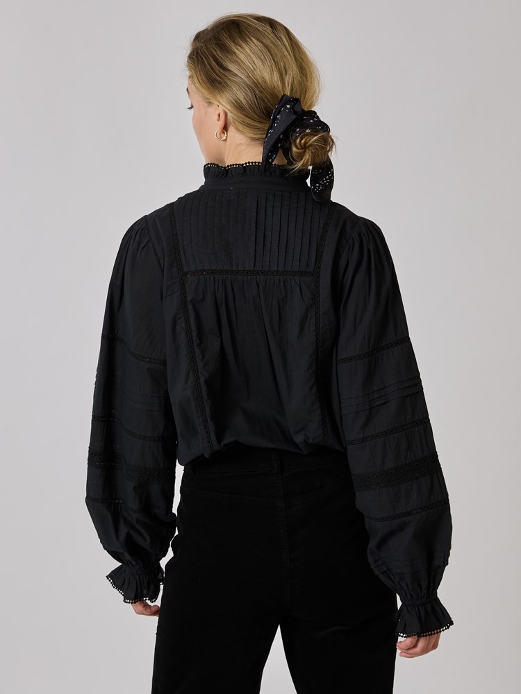 Laurel bluse 7508778_CAB-MELL-A24-Modell-Back_chn=vic_8011_Laurel bluse CAB_Laurel bluse CAB 7508778.jpg_Back||Back