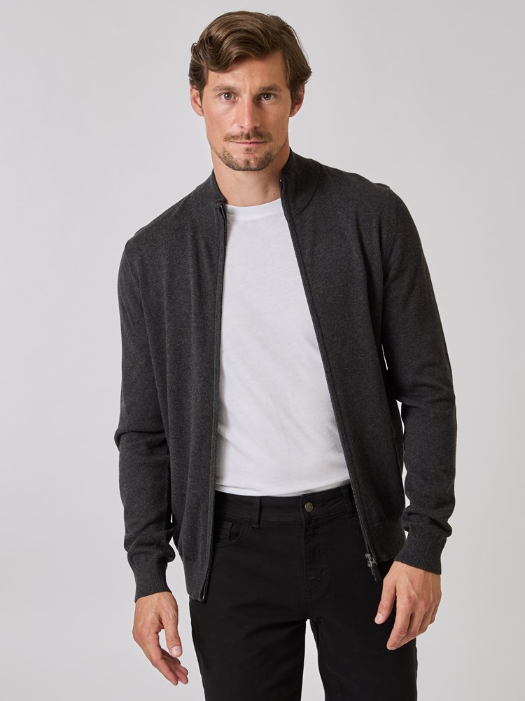 Easton cardigan 7508826_IC9-VESB-A24-Modell-Front_chn=vic_1617_Easton cardigan IC9_Easton cardigan IC9 7508826.jpg_Front||Front