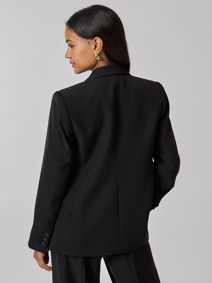 7508845 CAB 7508845_CAB-BLU-A24-Modell-Back_chn=vic_4545_Paula blazer CAB.jpg_Back||Back