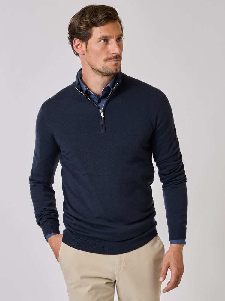 Ledger merino zip neck 7508863_EM6-VESB-A24-Modell-Front_chn=vic_8100_Ledger merino zip neck EM6_Ledger merino zip neck EM6 7508863.jpg_Front||Front
