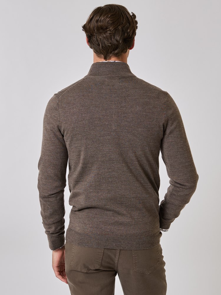 Ledger merino zip neck 7508863_ICM-VESB-A24-Modell-Back_chn=vic_1024_Ledger merino zip neck ICM_Ledger merino zip neck ICM 7508863.jpg_Back||Back